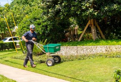 MaxPest-website-lawnpage-section-man-with-small-wagon